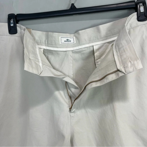 NWT Dockers Flat Front Relax Fit  Kaki Shorts - Picture 3 of 11